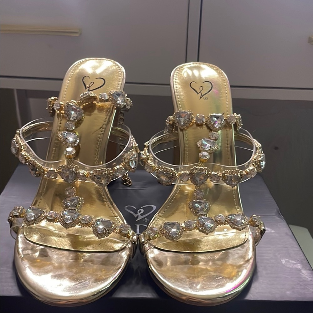 Windsor Gold Heels Strappy Glamorous Design